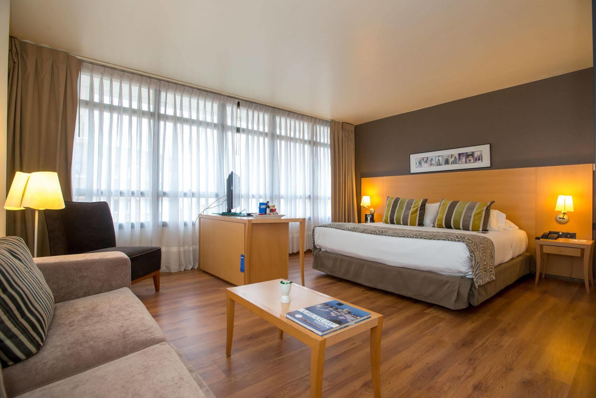 Tryp Montevideo Hotel Exterior foto