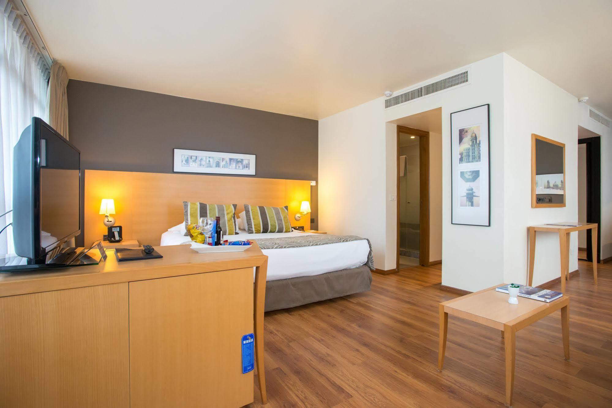 Tryp Montevideo Hotel Exterior foto