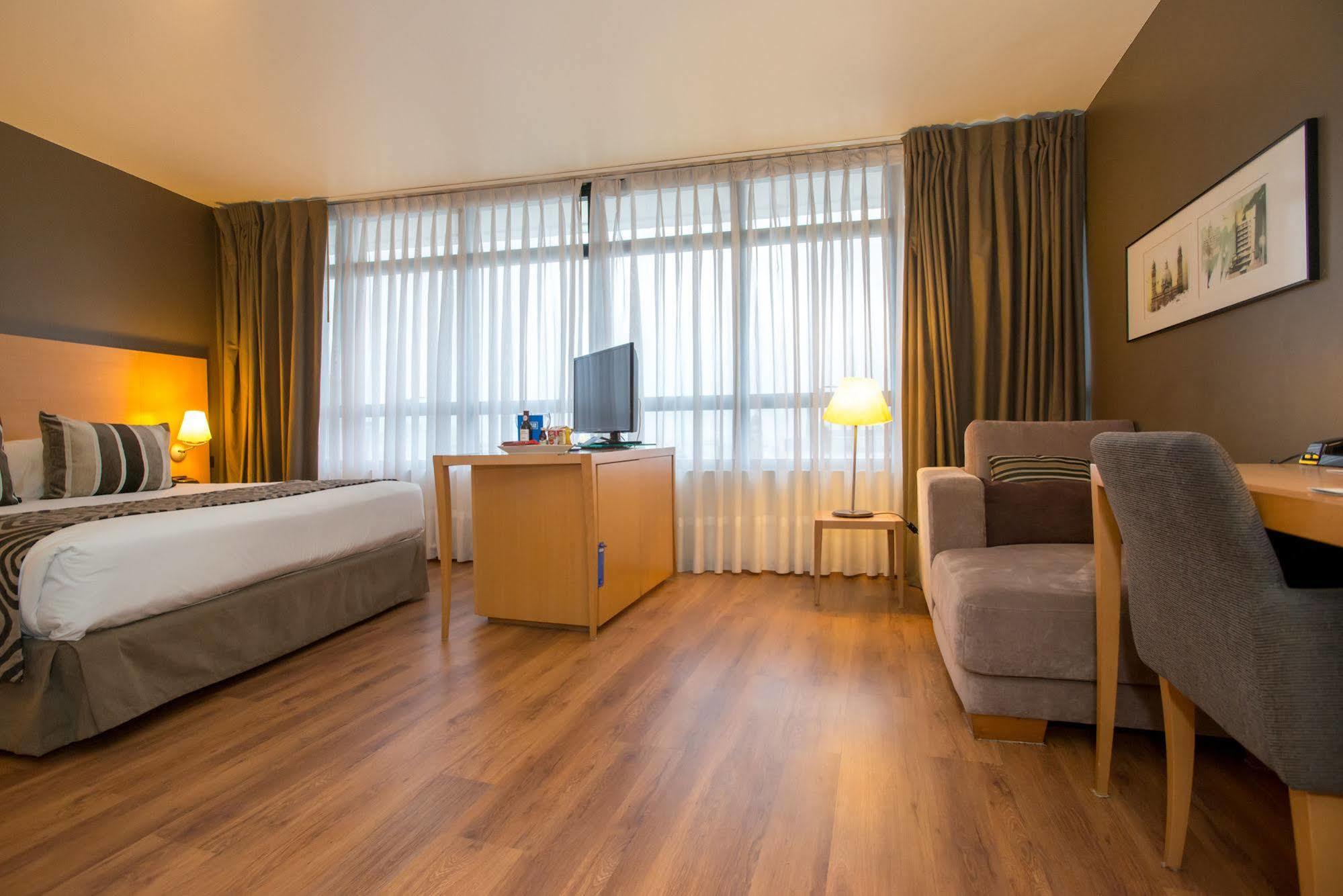 Tryp Montevideo Hotel Exterior foto