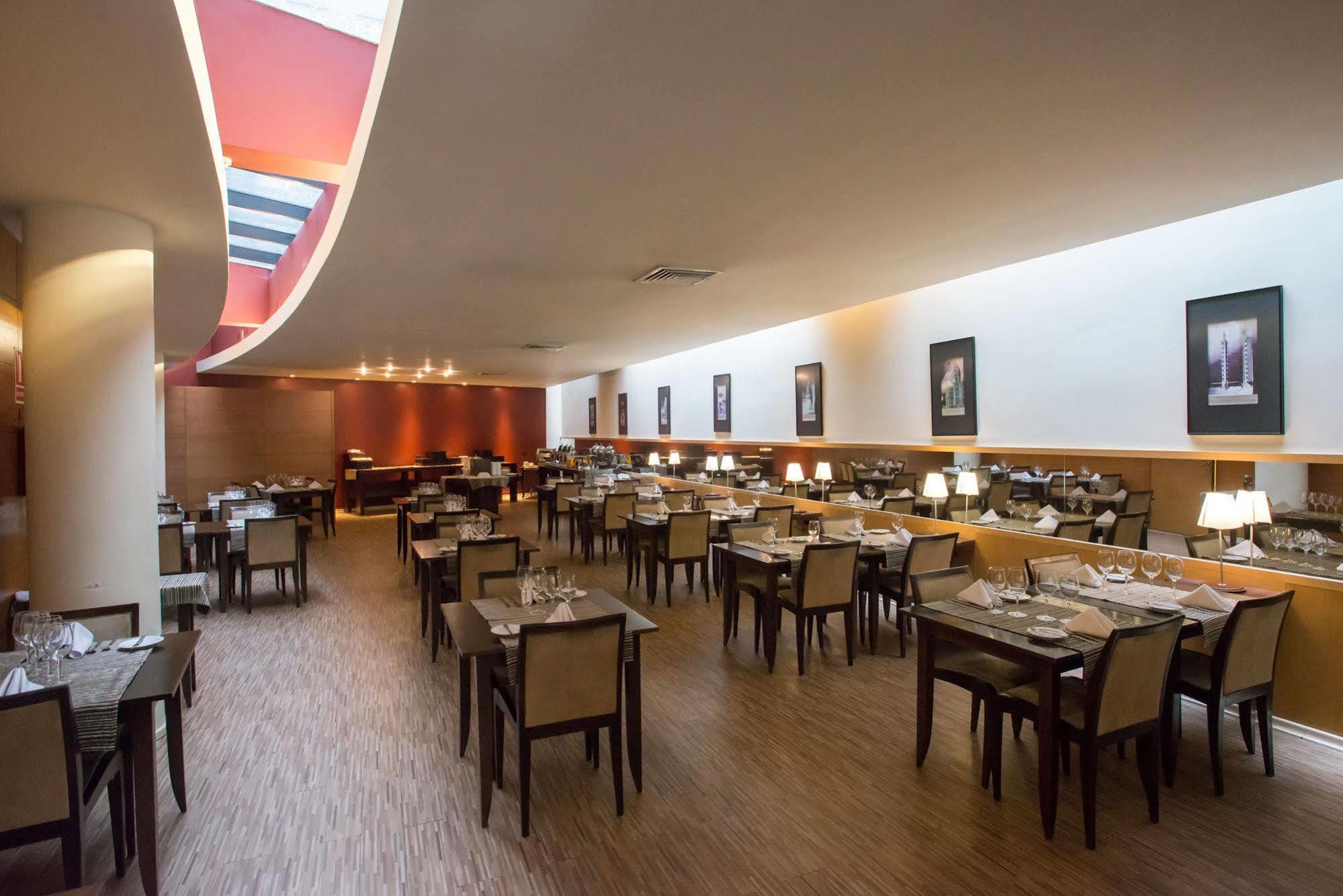 Tryp Montevideo Hotel Exterior foto